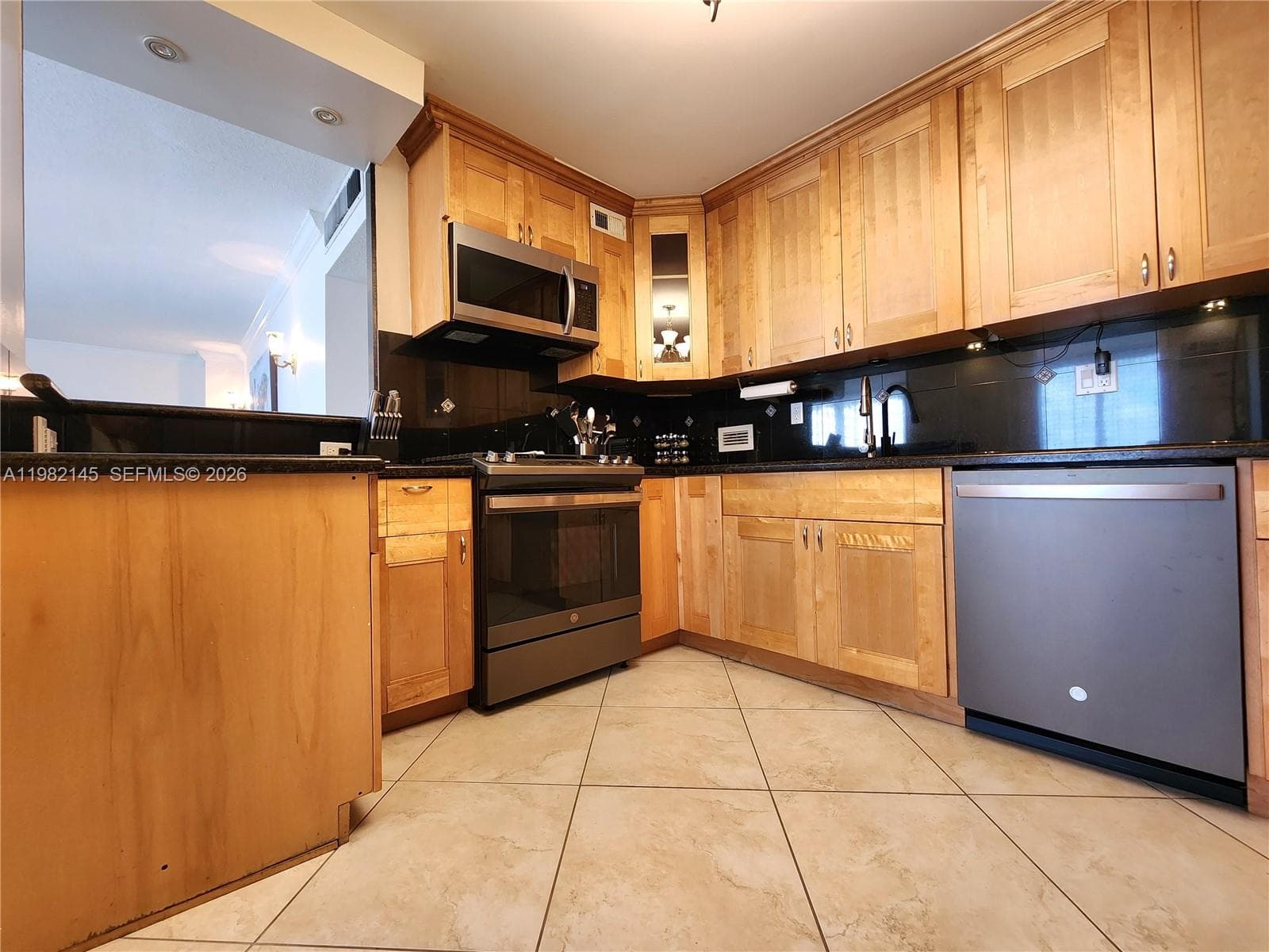 2030 Ocean Dr 626 photo 12