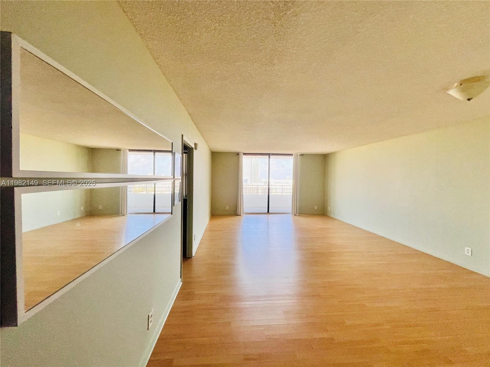 2500 Parkview Dr 1803 photo 6