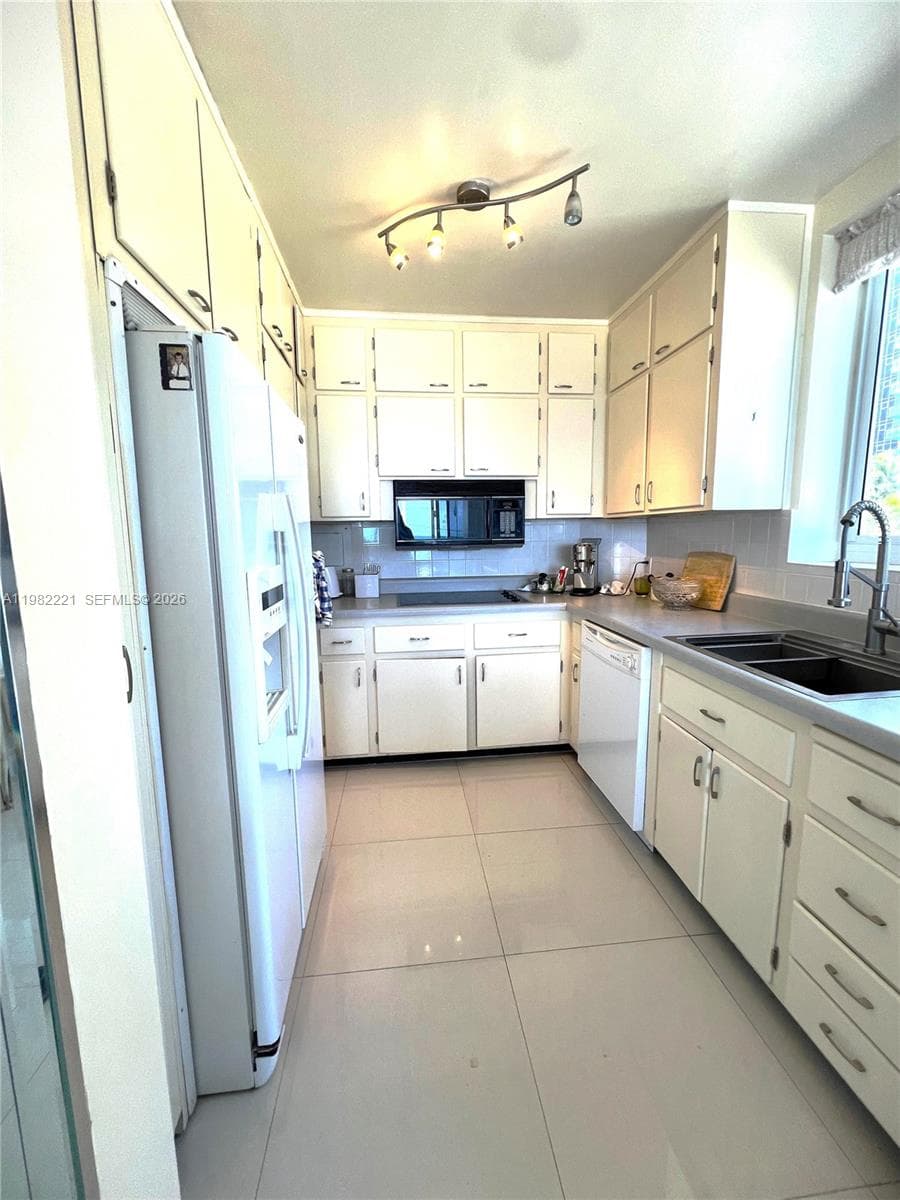 345 Fort Lauderdale Beach Blvd 202 photo 17
