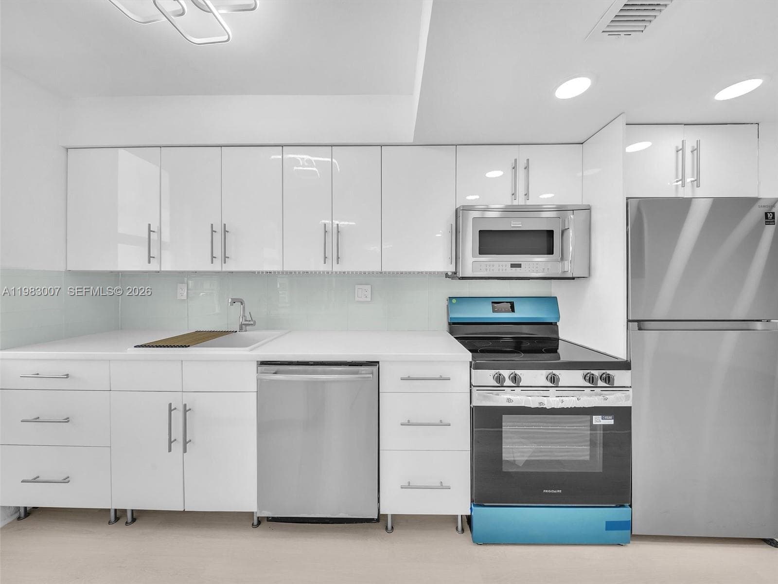 301 174th St 1818 photo 8