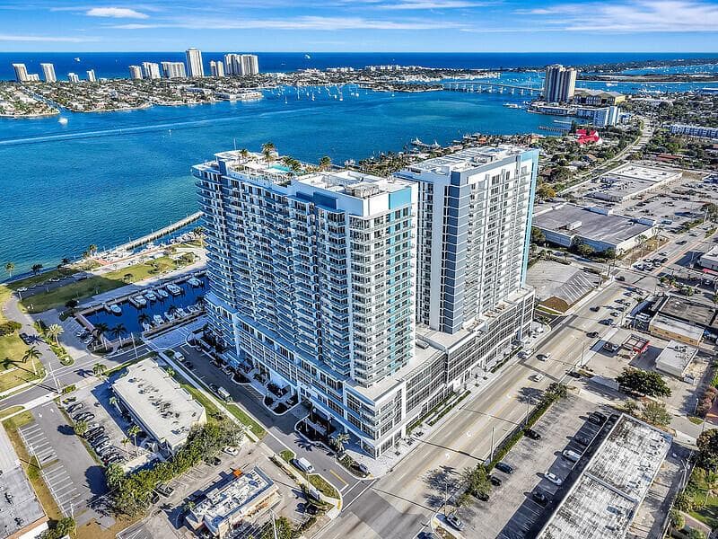 220 Lake Shore Drive 2105 photo 23