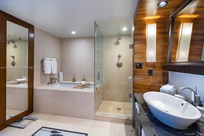 6801 Collins Ave #610 Door 612 photo 14