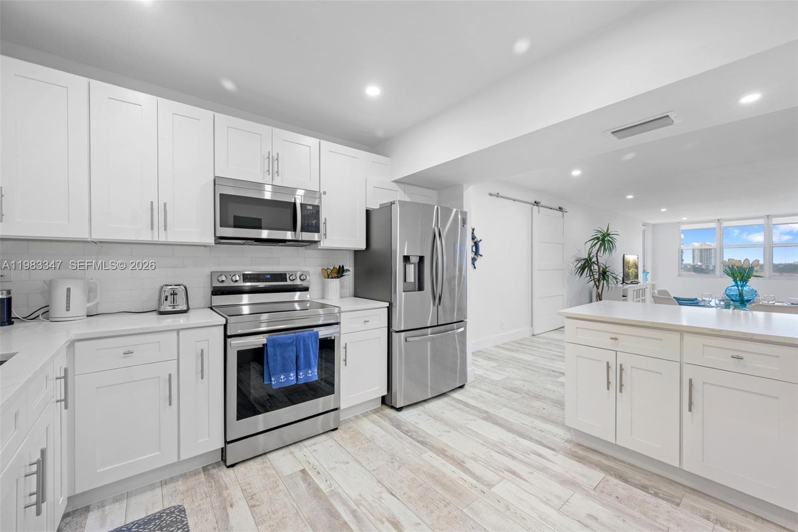 3725 S Ocean Dr 924 photo 10