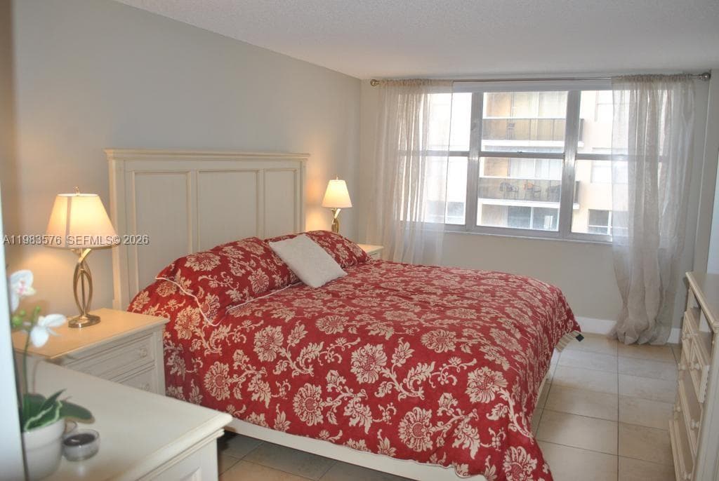 6039 Collins Ave 1006 photo 9