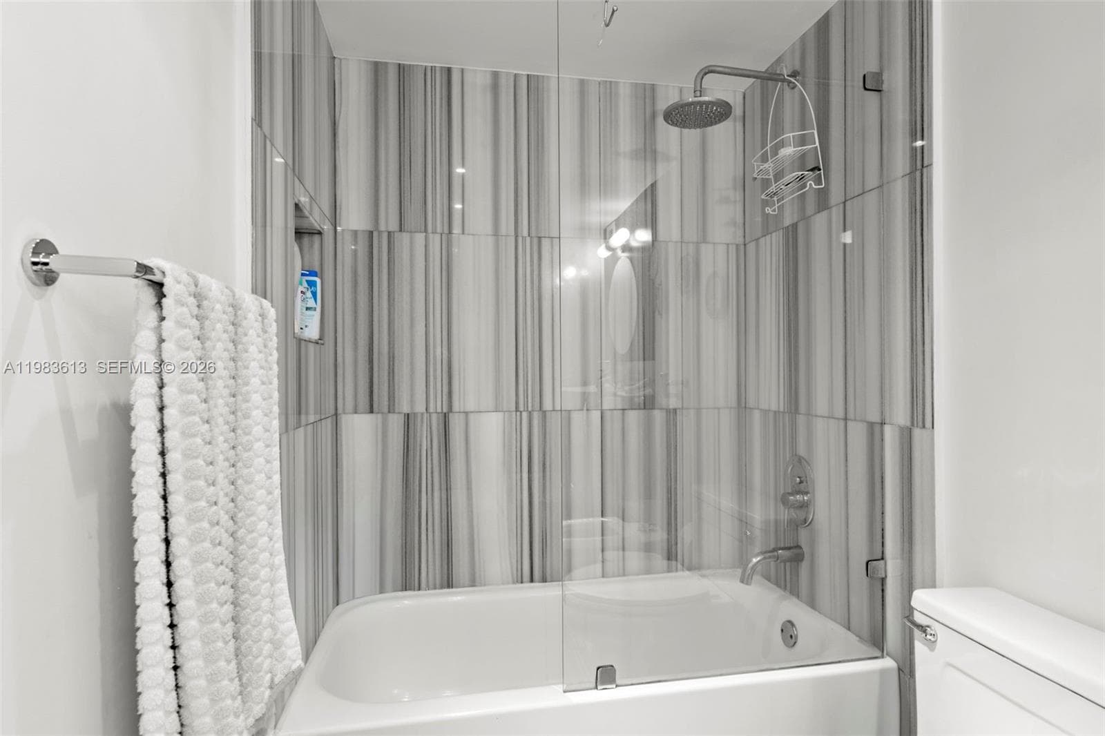 2500 Parkview Dr 2319 photo 22