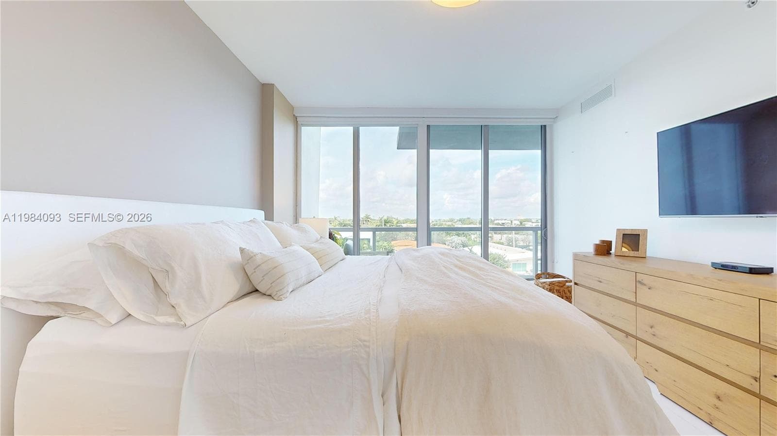 9940 W Bay Harbor Dr 5E-N photo 22