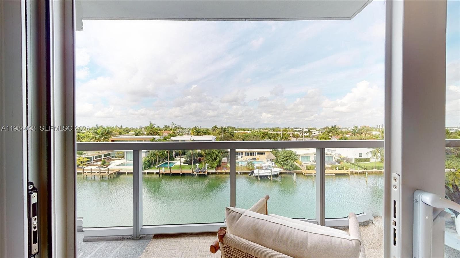 9940 W Bay Harbor Dr 5E-N photo 1