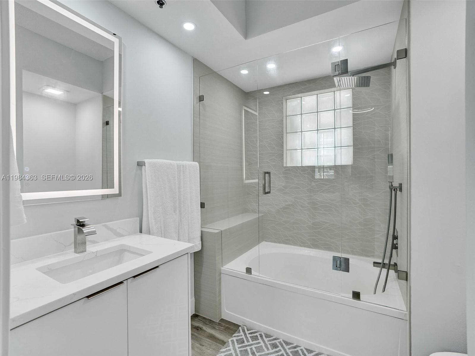3245 NE 184th St 13305 photo 7