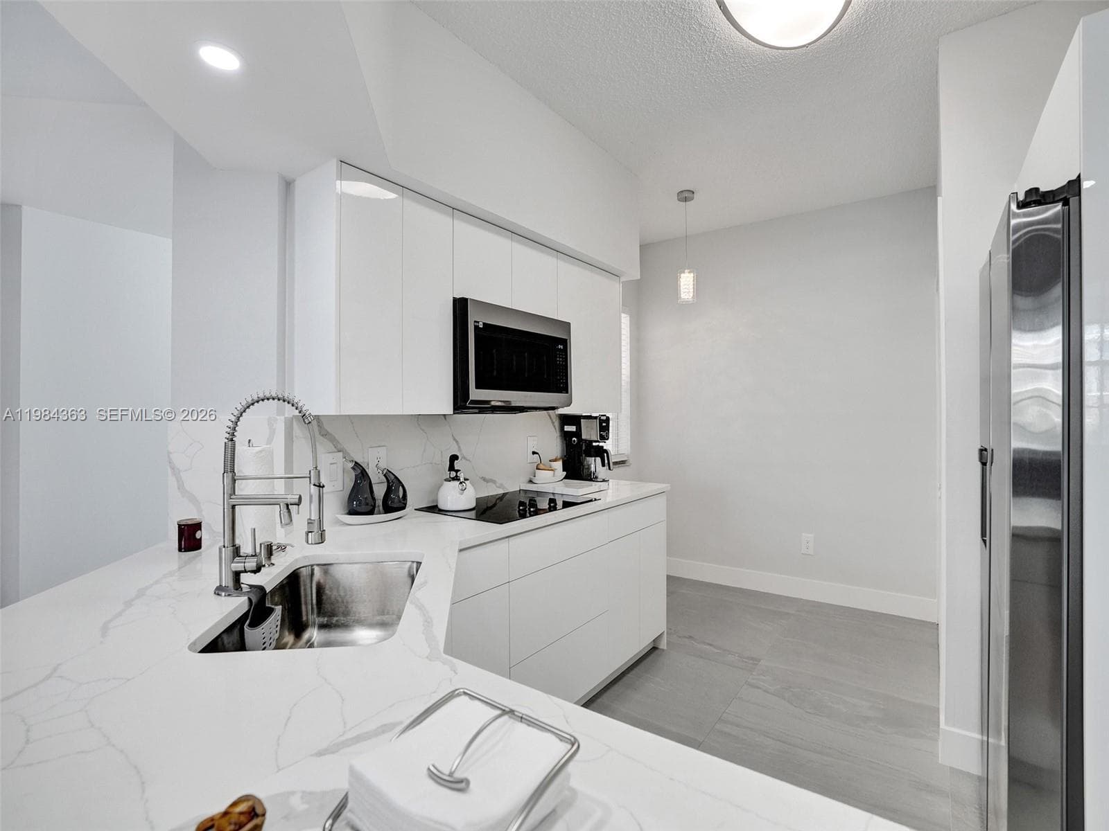 3245 NE 184th St 13305 photo 14