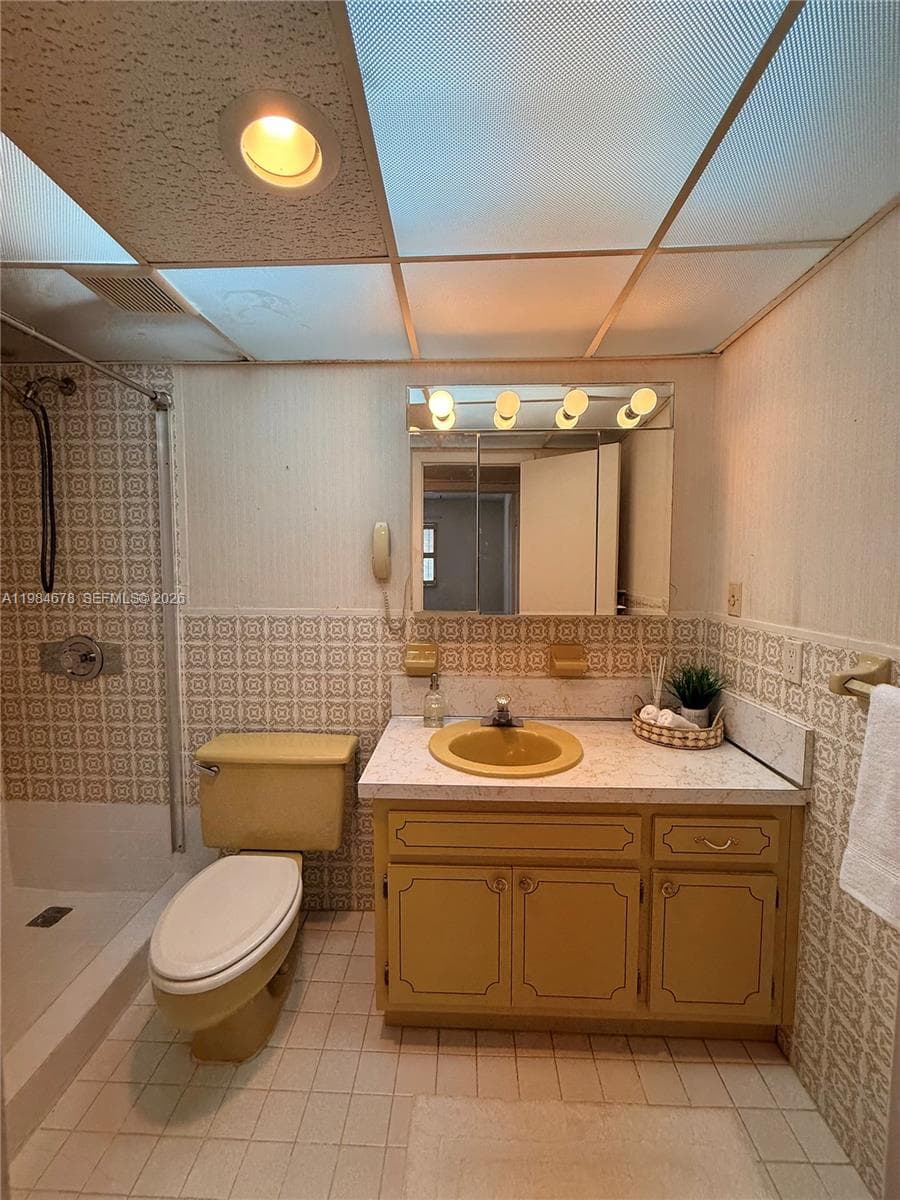 3860 NE 170th St 304 photo 14