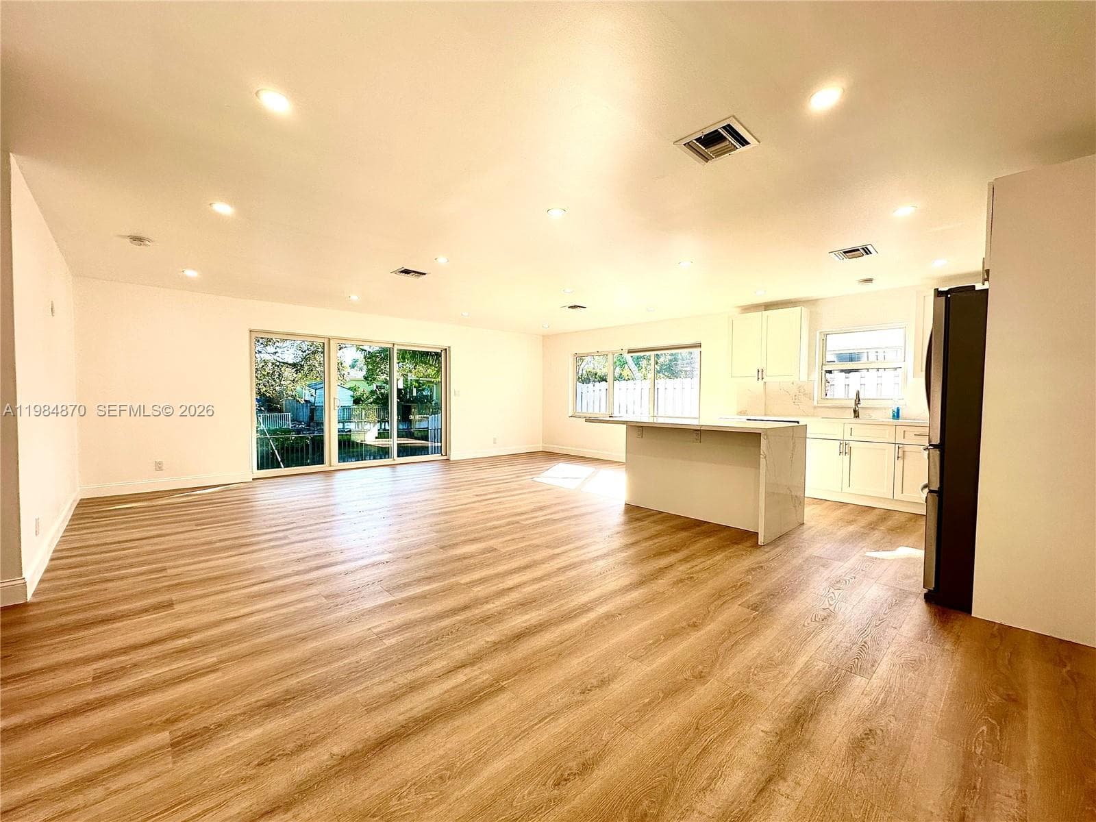 3042 Hayes St photo 6