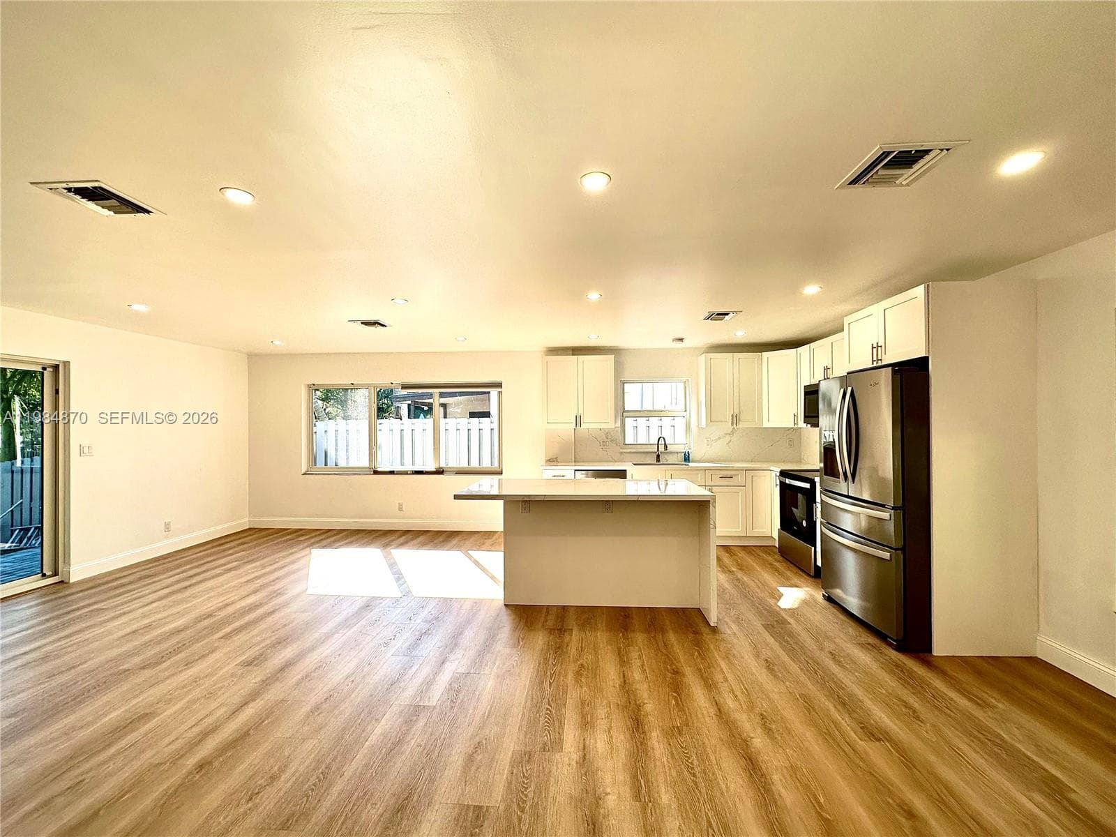 3042 Hayes St photo 16