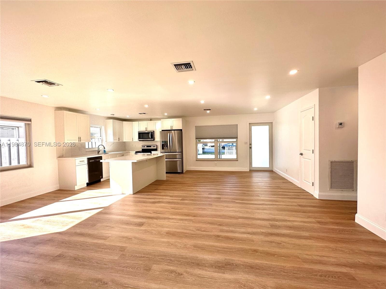 3042 Hayes St photo 8