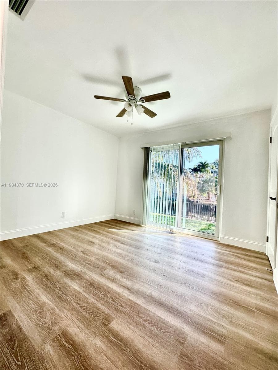 3042 Hayes St photo 21
