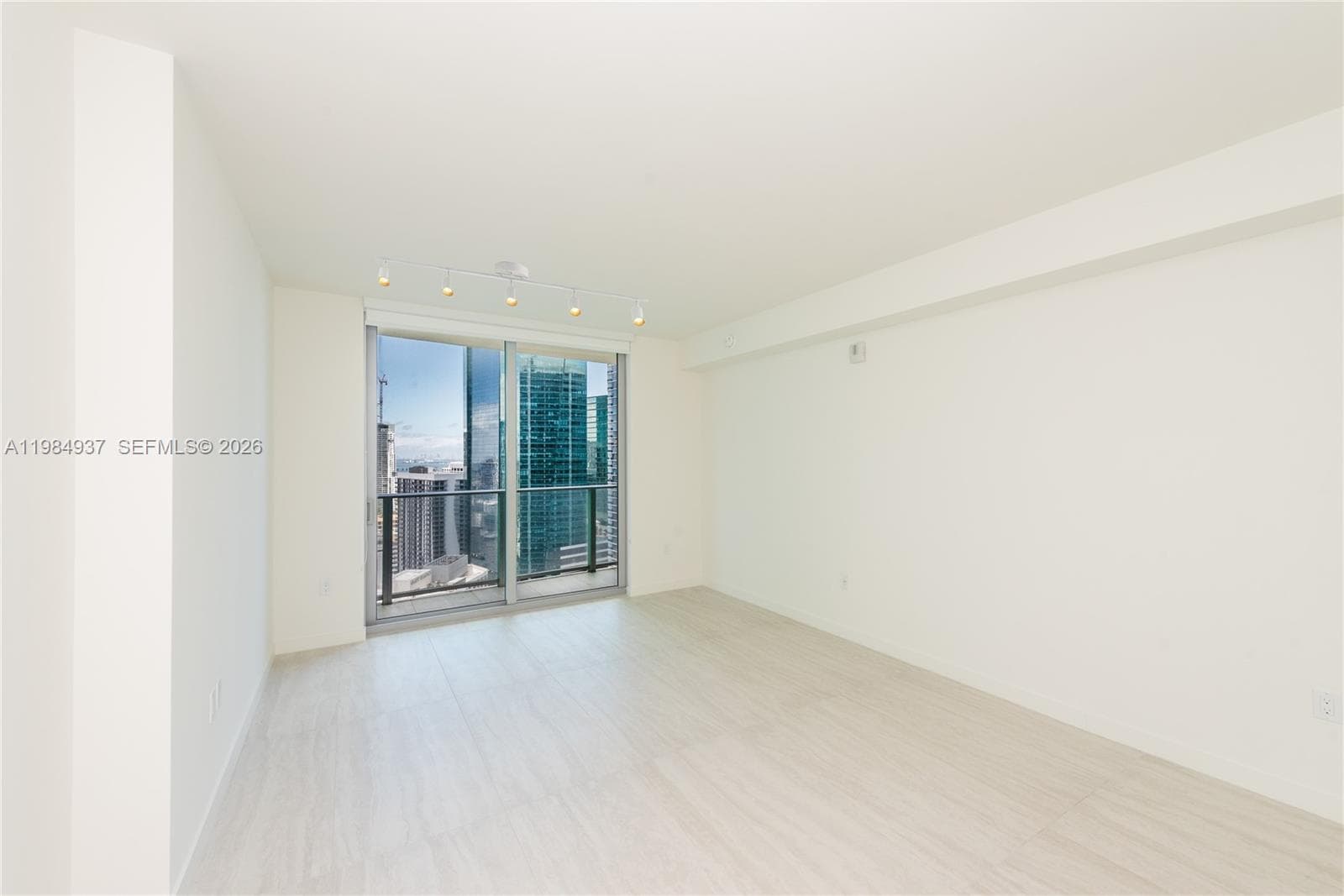77 SE 5th Street 4004 photo 3