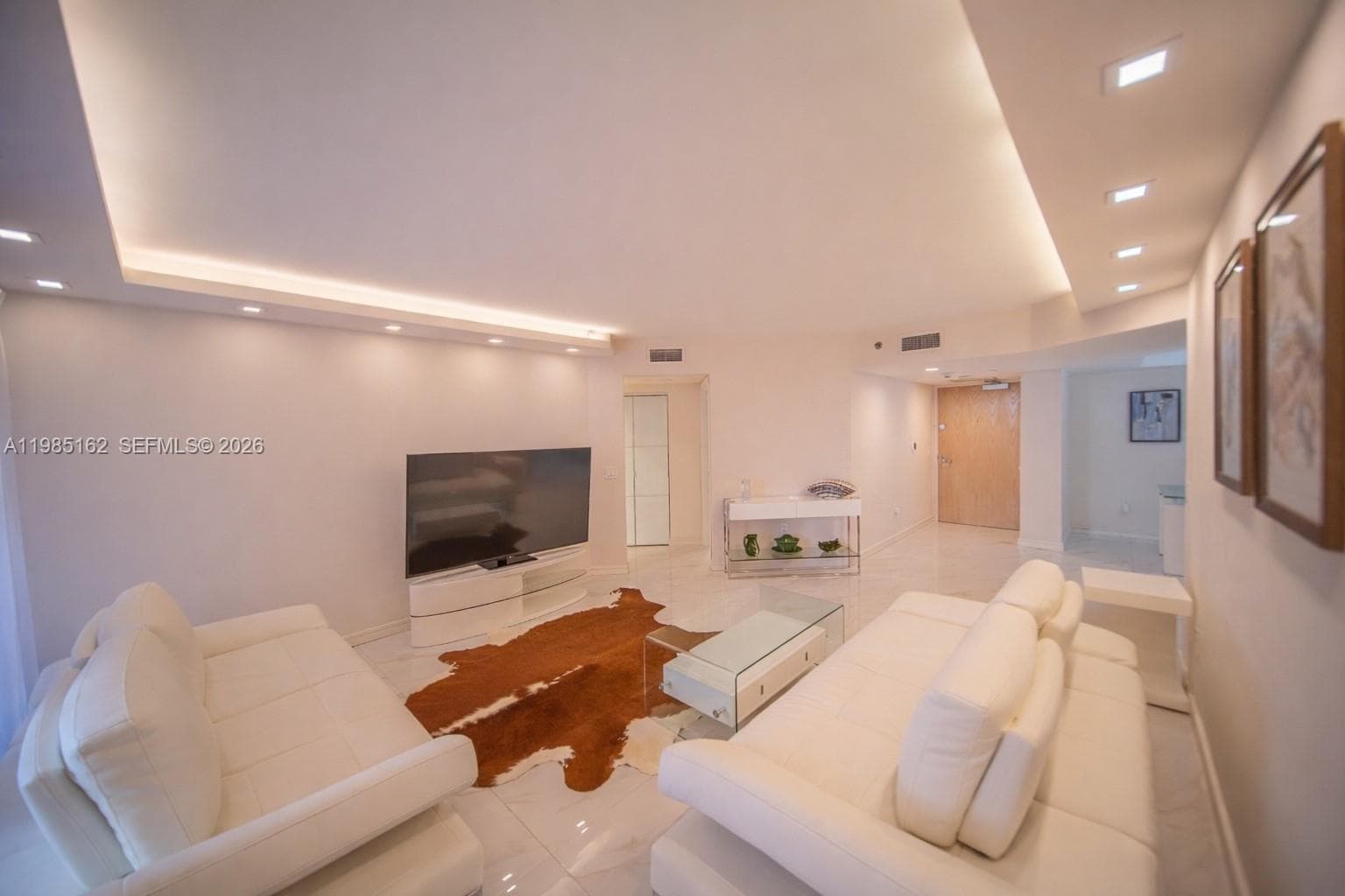 16445 Collins Ave 425 photo 3