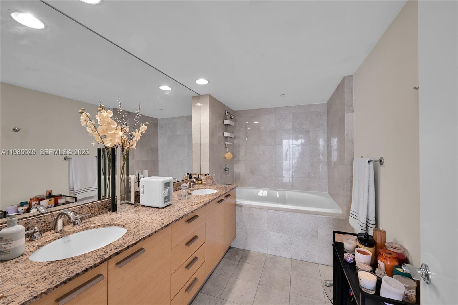 1800 Ocean Drive 3908 photo 23