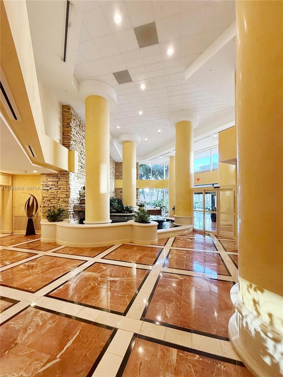 20281 E Country Club Dr 2409 photo 22