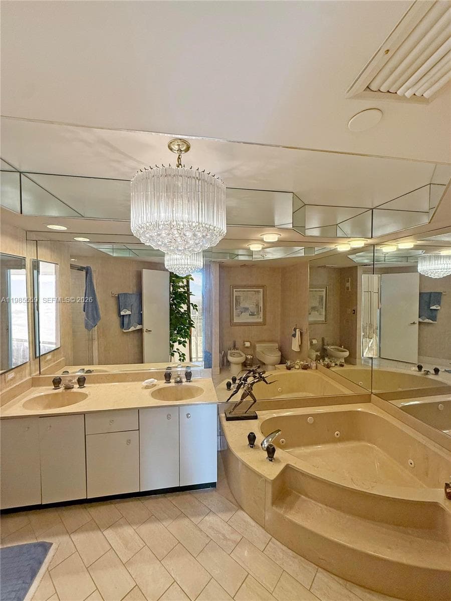 20281 E Country Club Dr 2409 photo 11