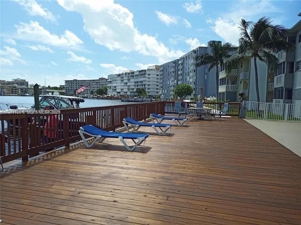 462 Golden Isles Dr 202 photo 23
