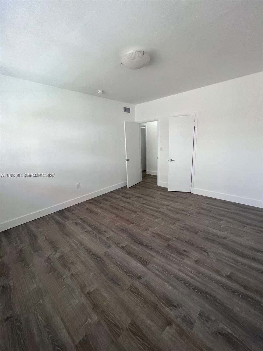 462 Golden Isles Dr 202 photo 16