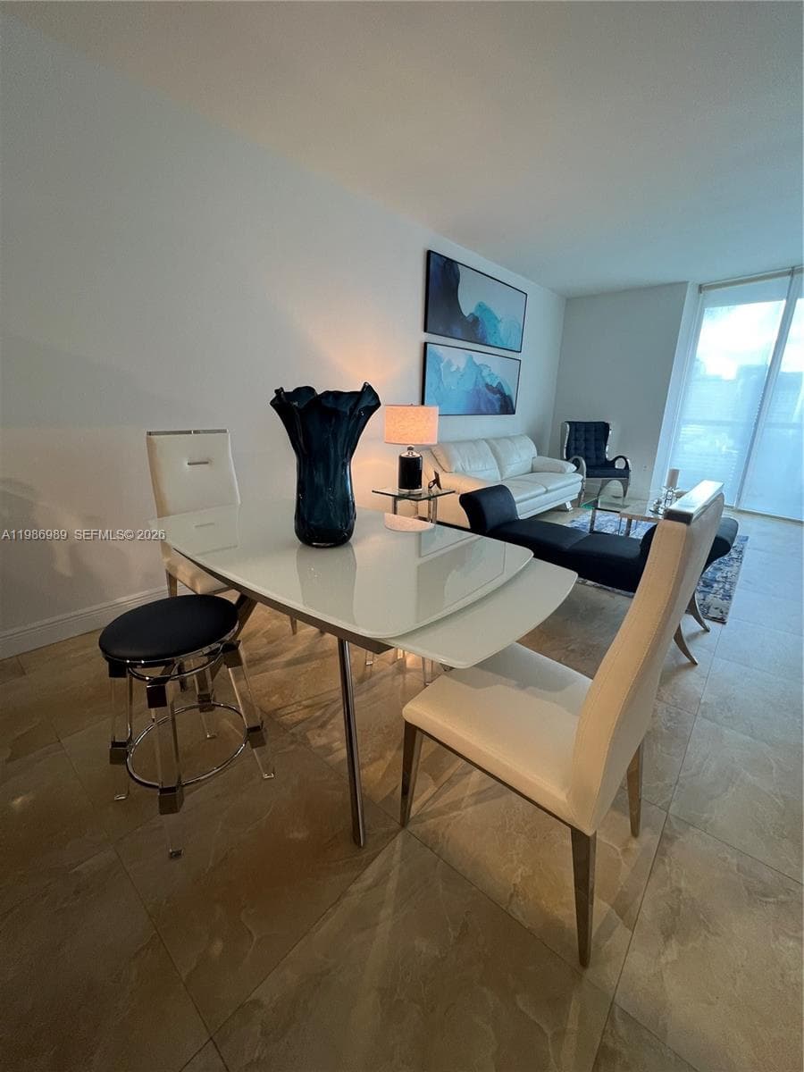 495 Brickell Ave 2707 photo 2