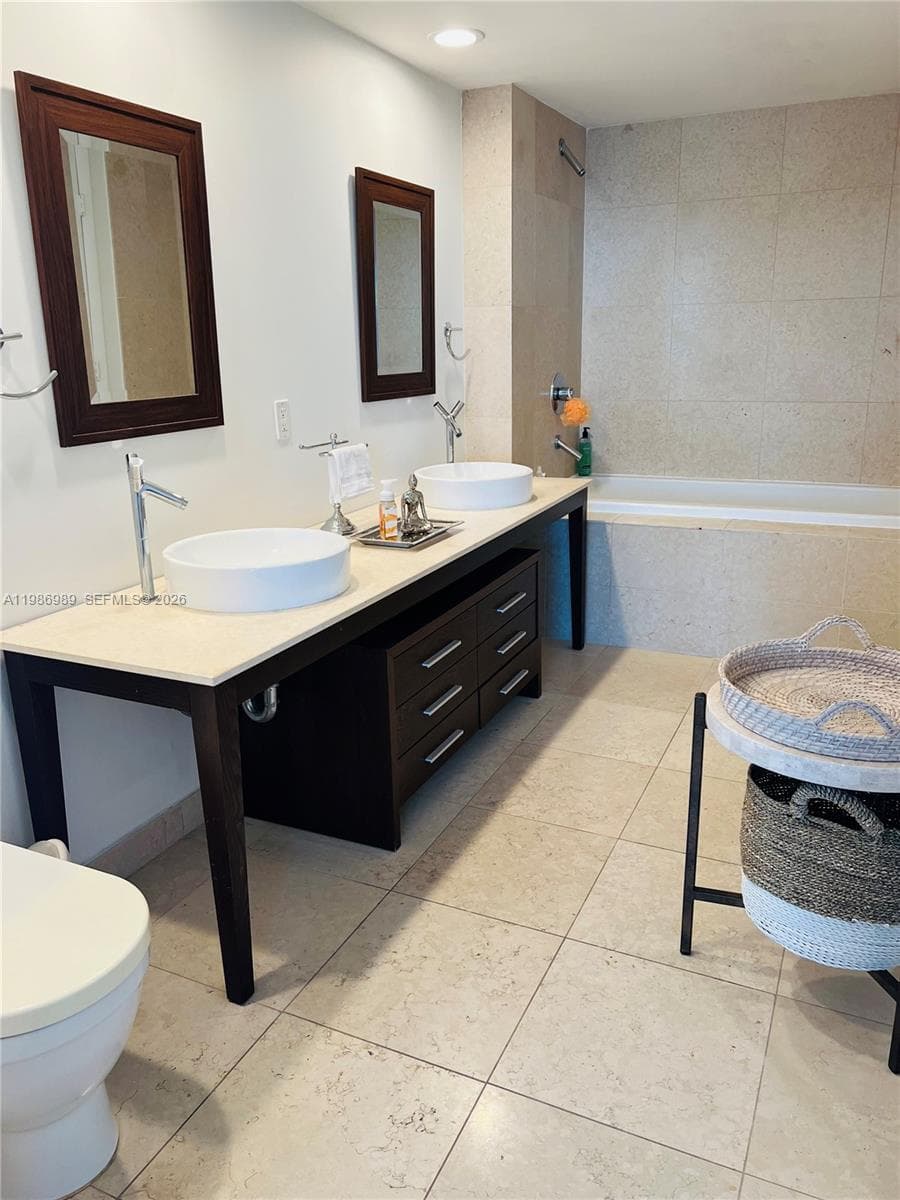 495 Brickell Ave 2707 photo 9