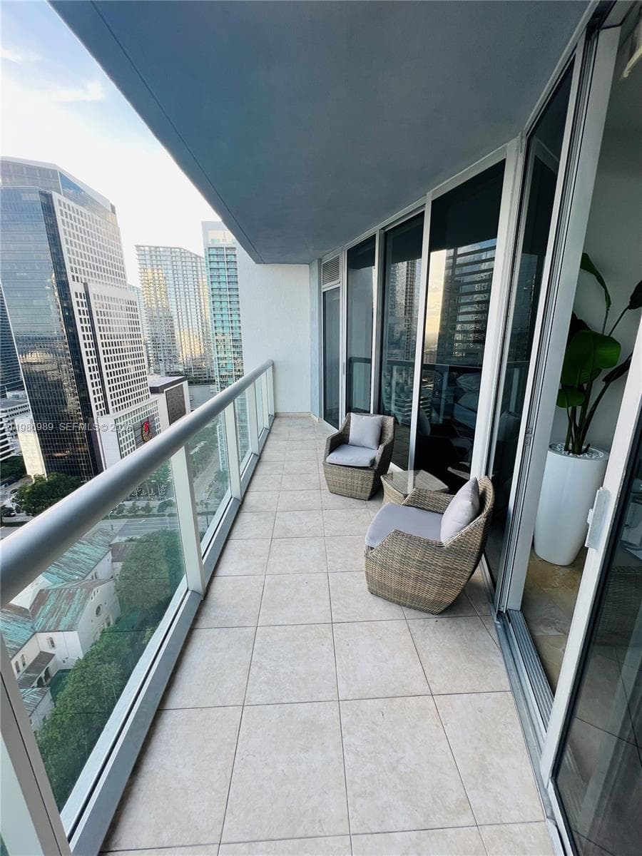 495 Brickell Ave 2707 photo 8