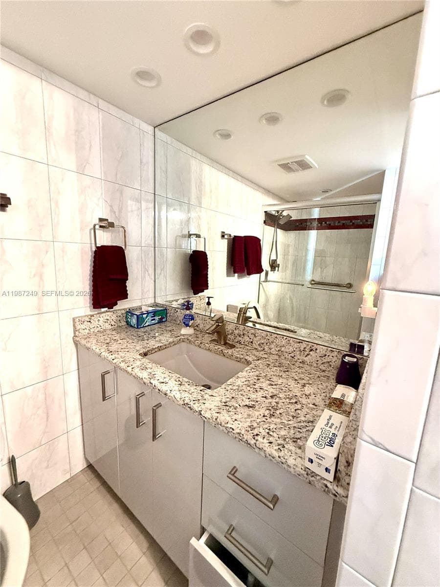 3180 Ocean Dr 509 photo 14