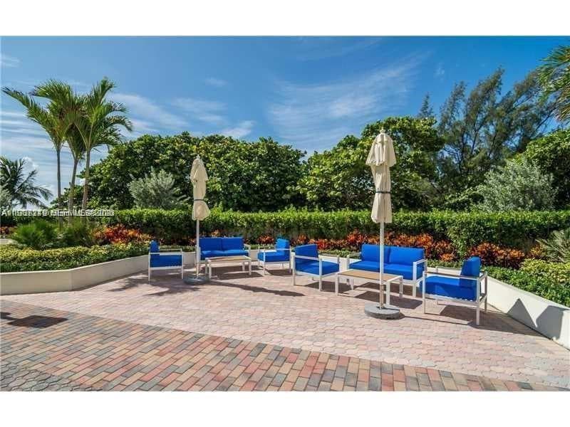 3180 Ocean Dr 509 photo 19