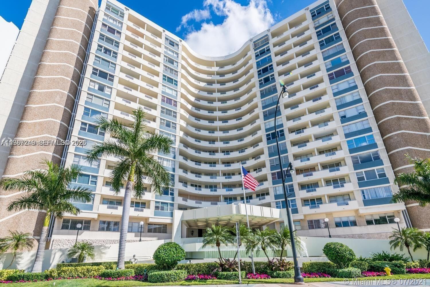 3180 Ocean Dr 509 photo 25