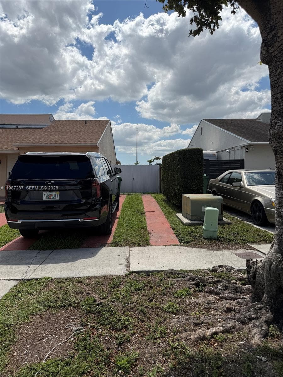 9612 Grand Canal Dr photo 3