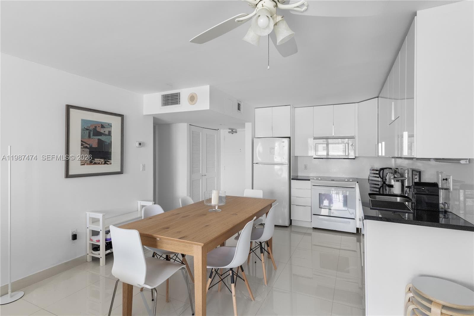 345 Ocean Dr 607 photo 4