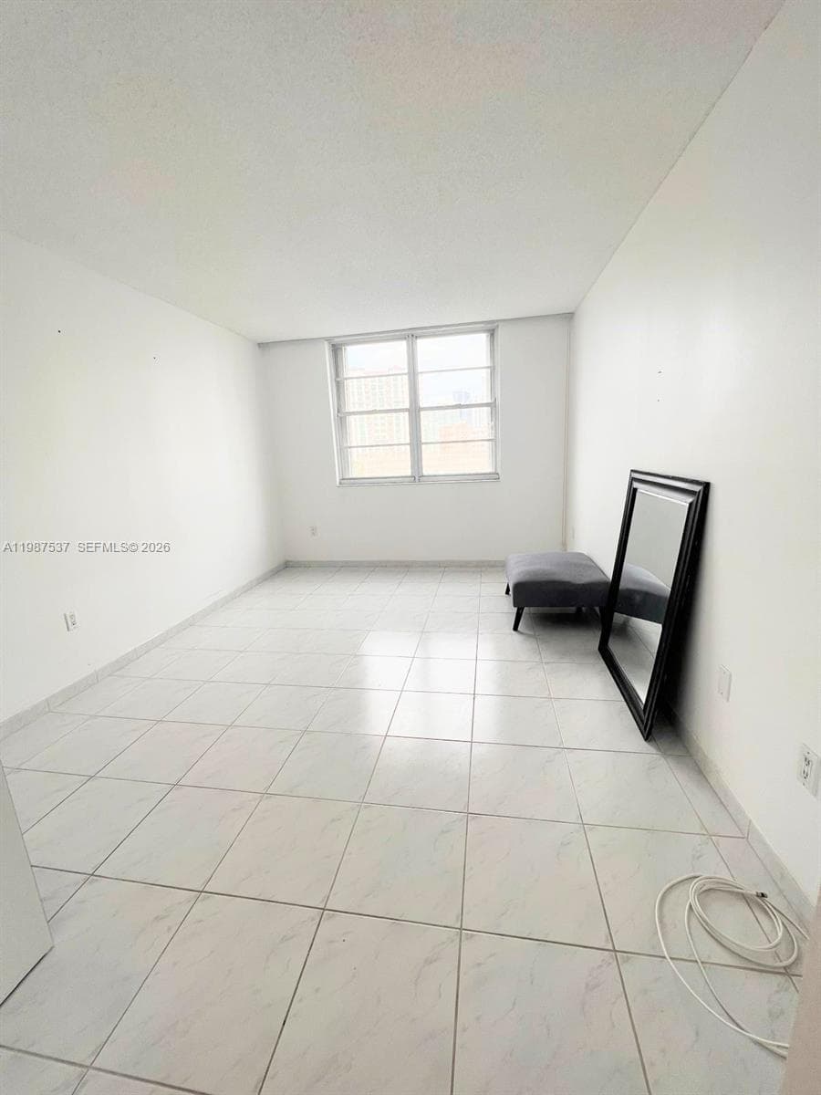 300 Bayview Dr 915 photo 21