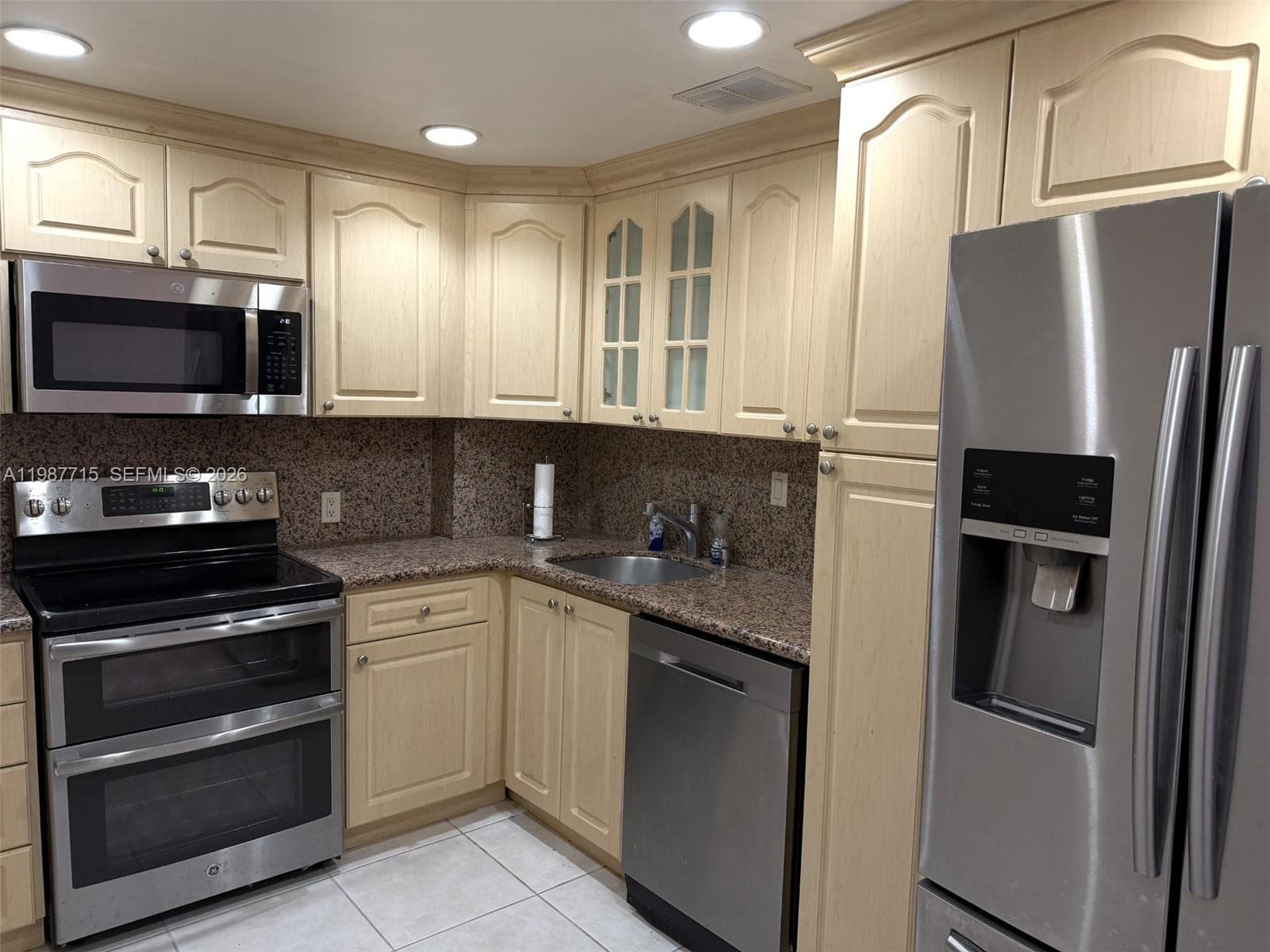 100 Bayview Dr 528 photo 8