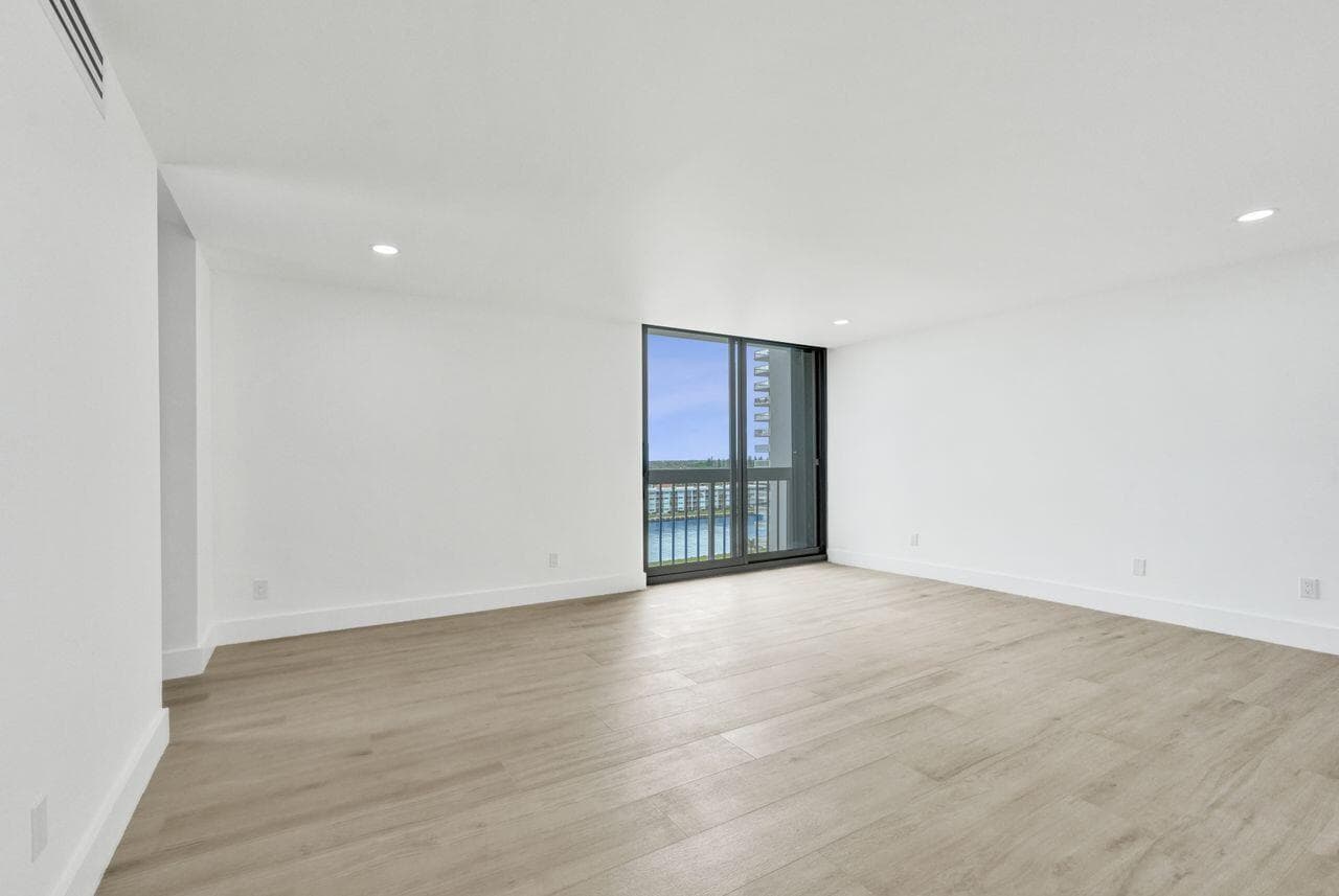 108 Lakeshore Drive 1041 photo 8