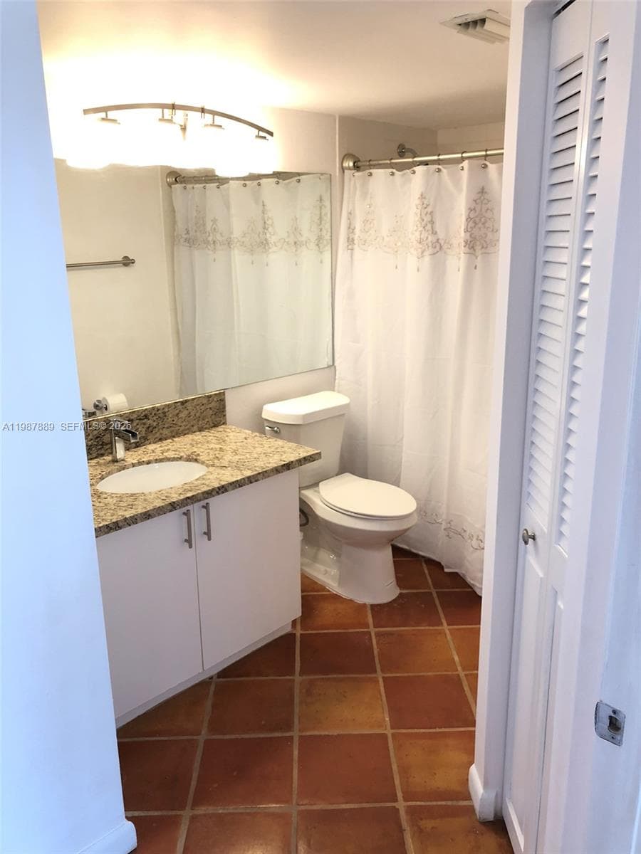 19901 E Country Club Dr 2206 photo 13