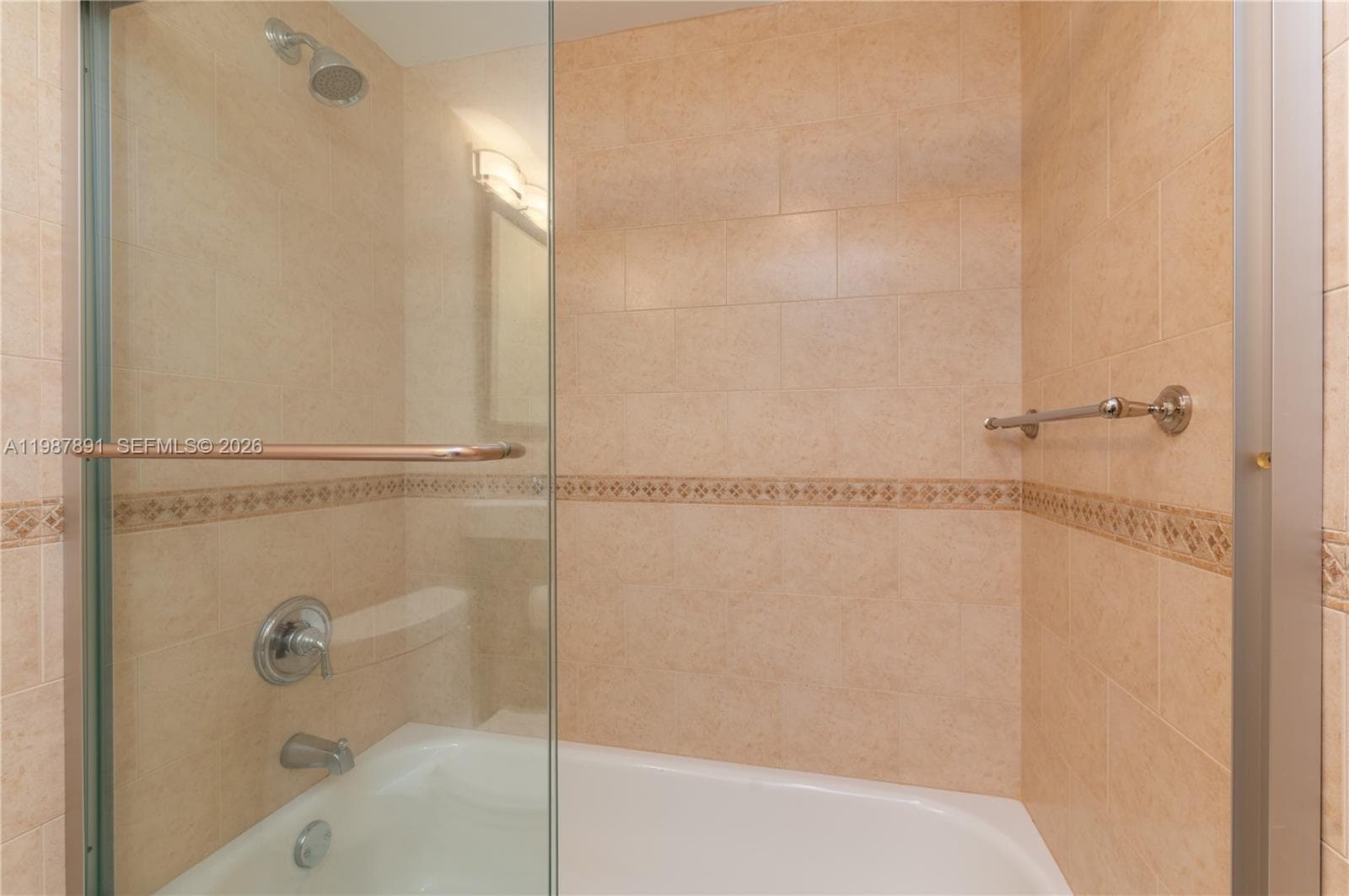 545 SE 12th St 305 photo 5