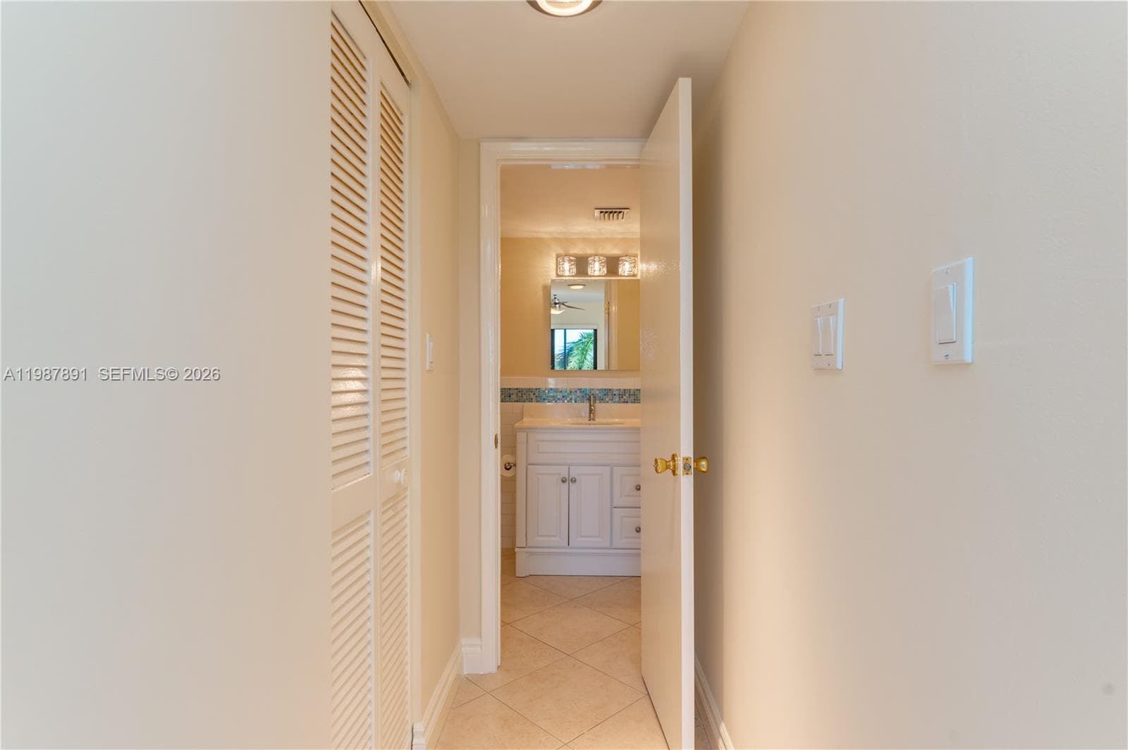 545 SE 12th St 305 photo 10