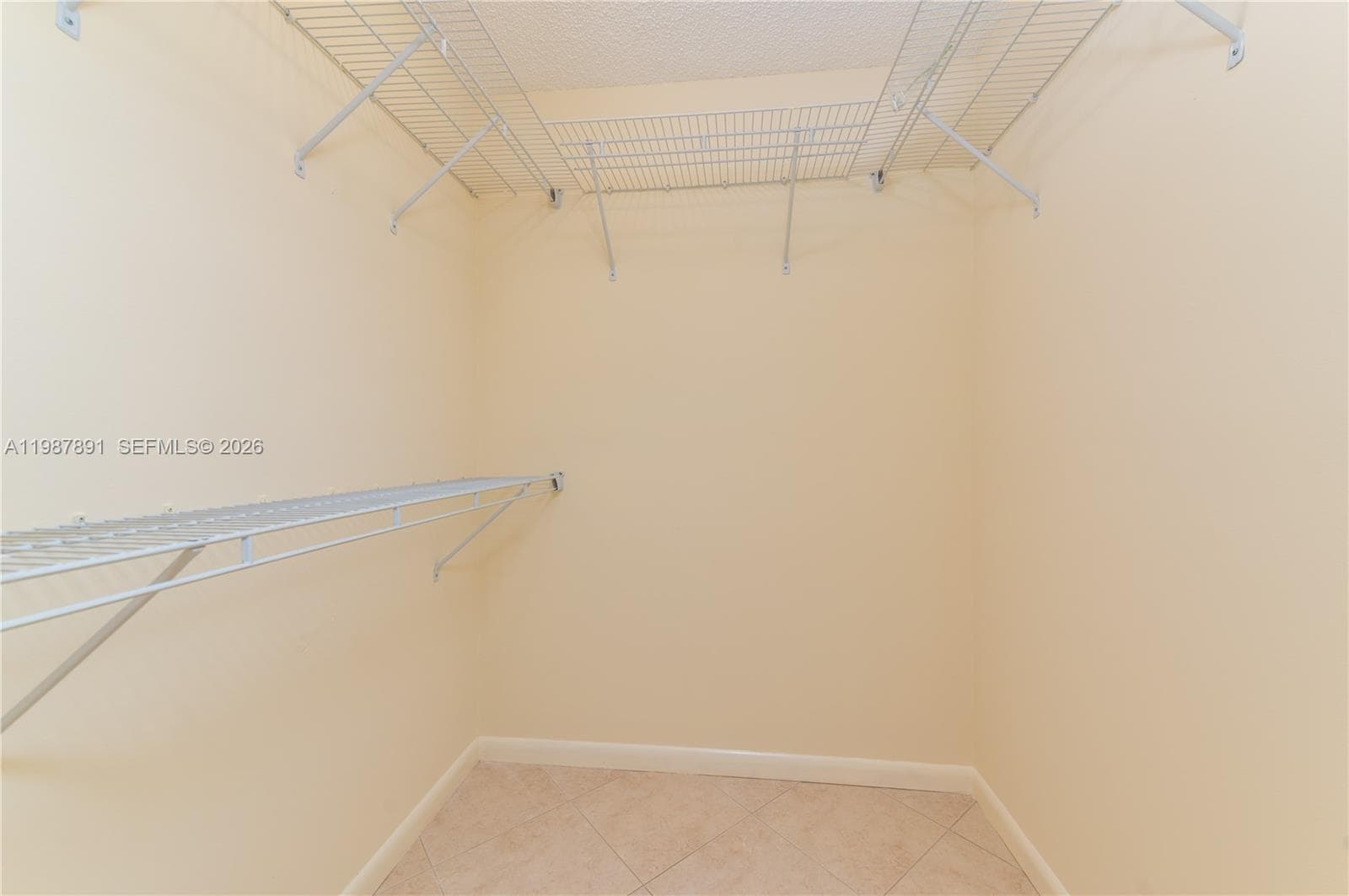 545 SE 12th St 305 photo 11