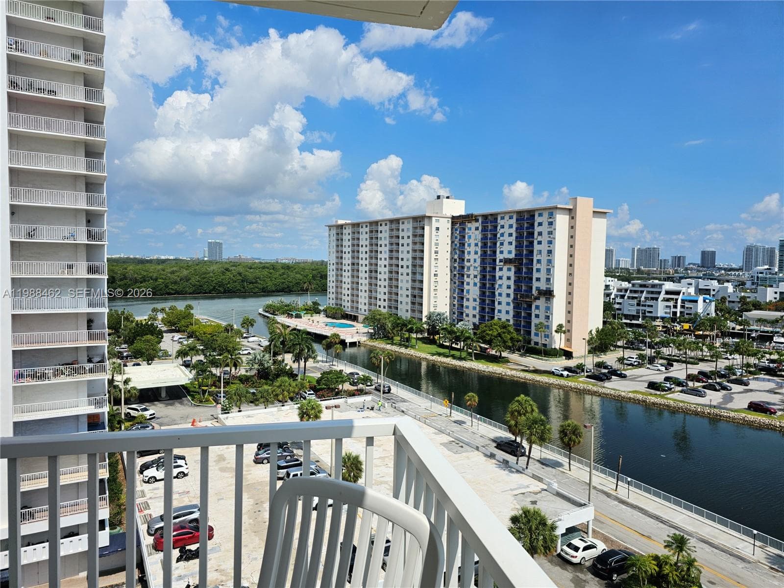 300 Bayview Dr 905 photo 15