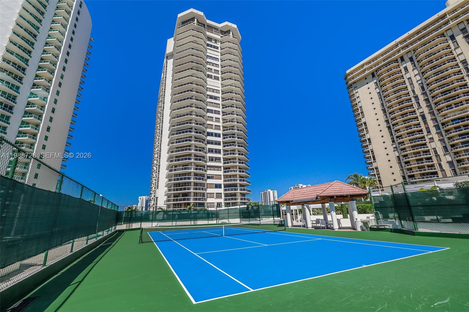 20185 E Country Club Dr 302 photo 25