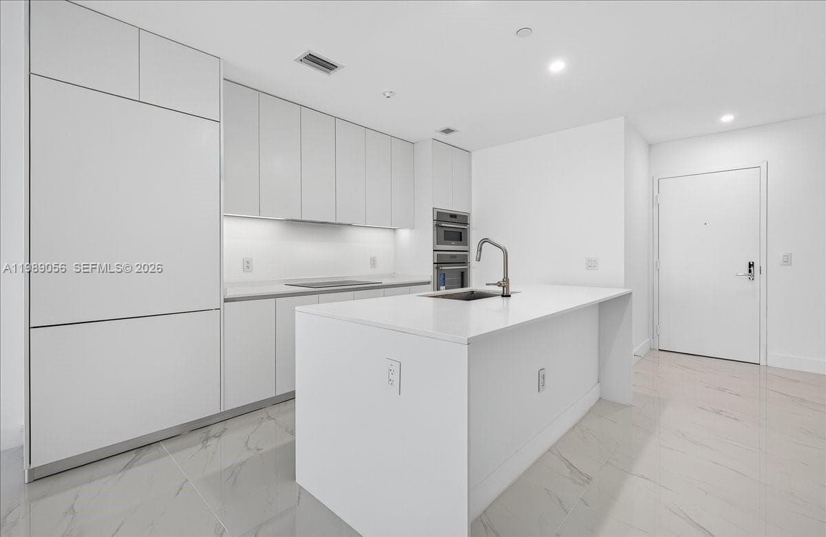 700 NE 24 2606 photo 7
