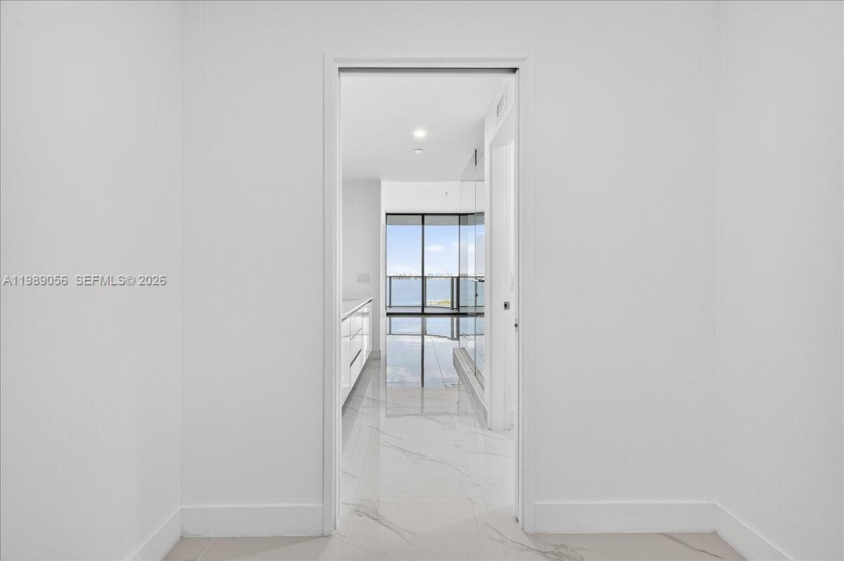 700 NE 24 2606 photo 20