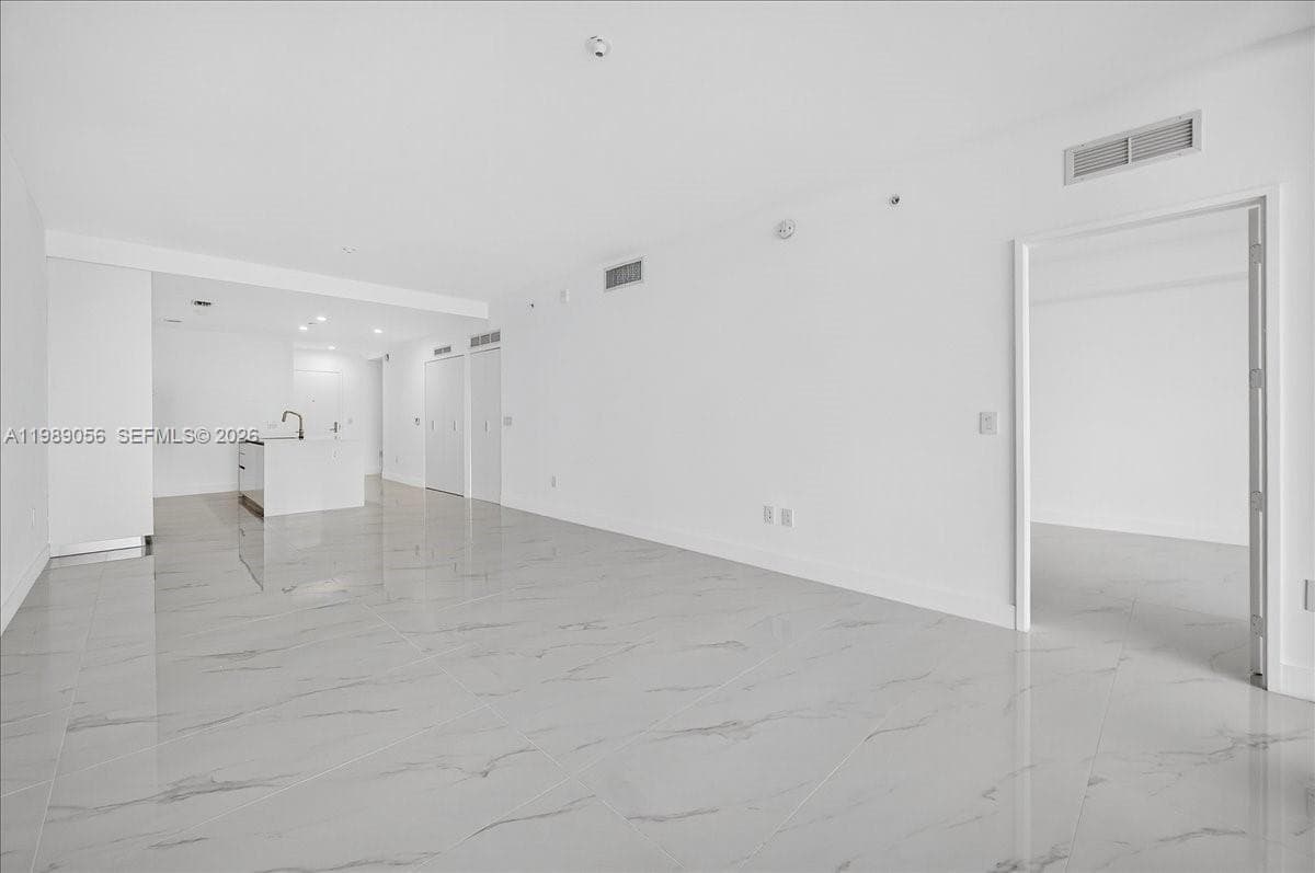 700 NE 24 2606 photo 11