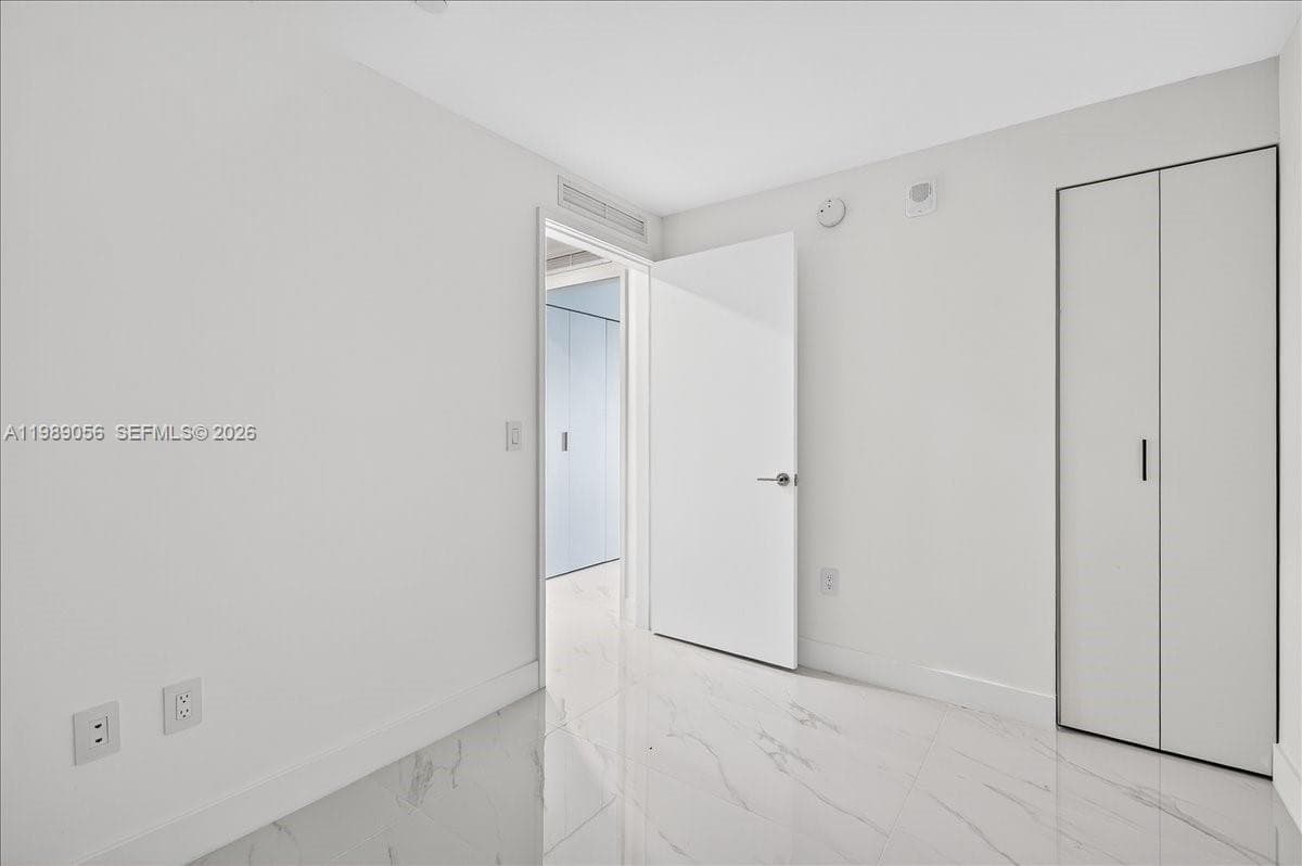 700 NE 24 2606 photo 25