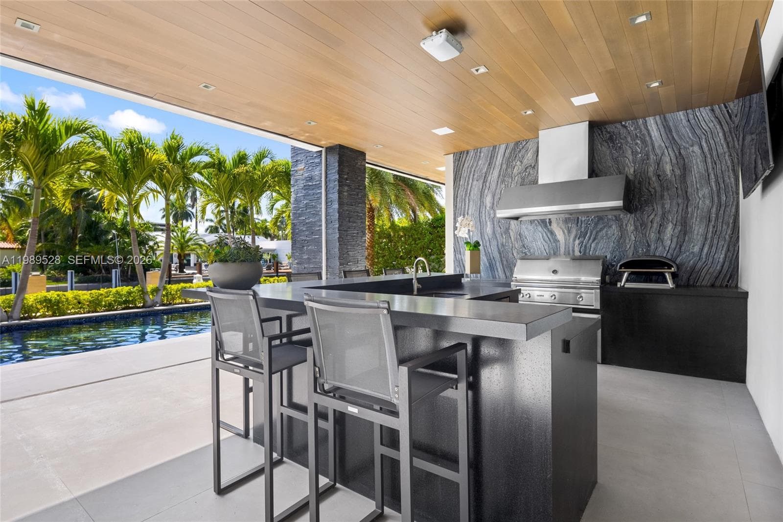 650 Royal Plaza Dr photo 17