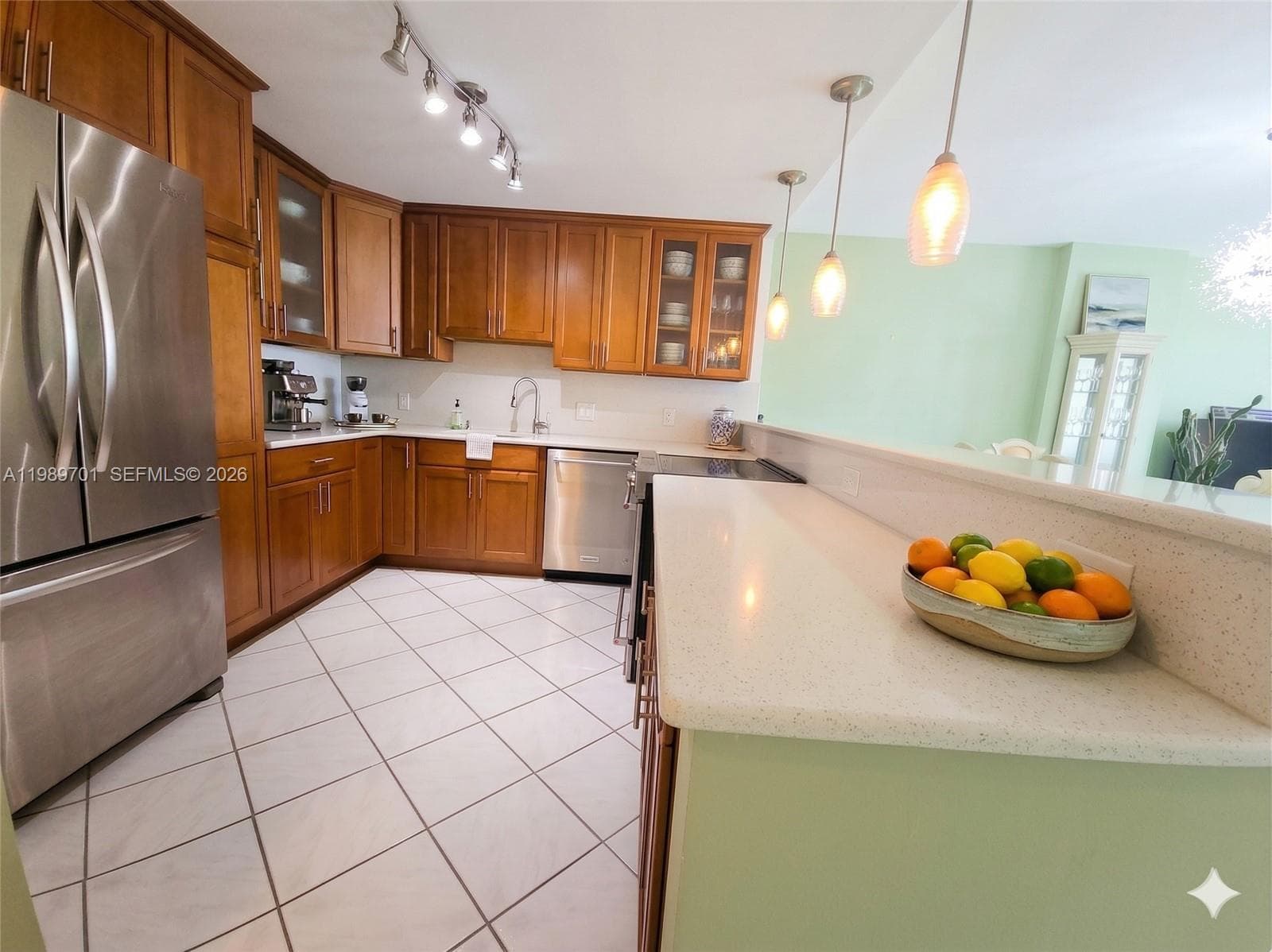 2851 NE 183rd St 905E photo 3