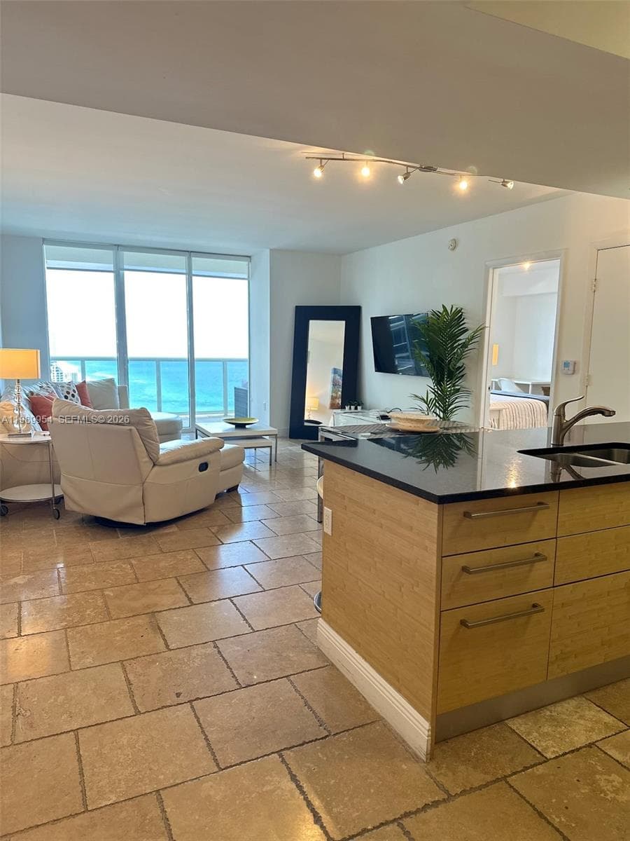 1830 S Ocean Dr 4010 photo 8