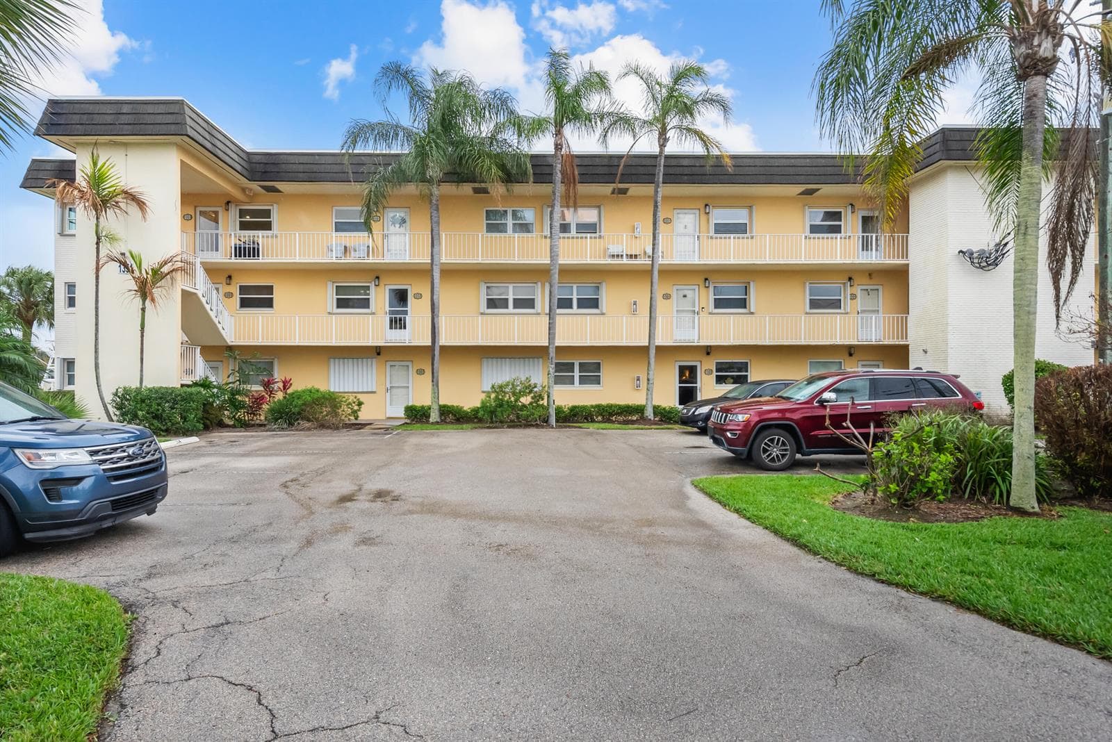 1351 Bayshore Drive 304 photo 1